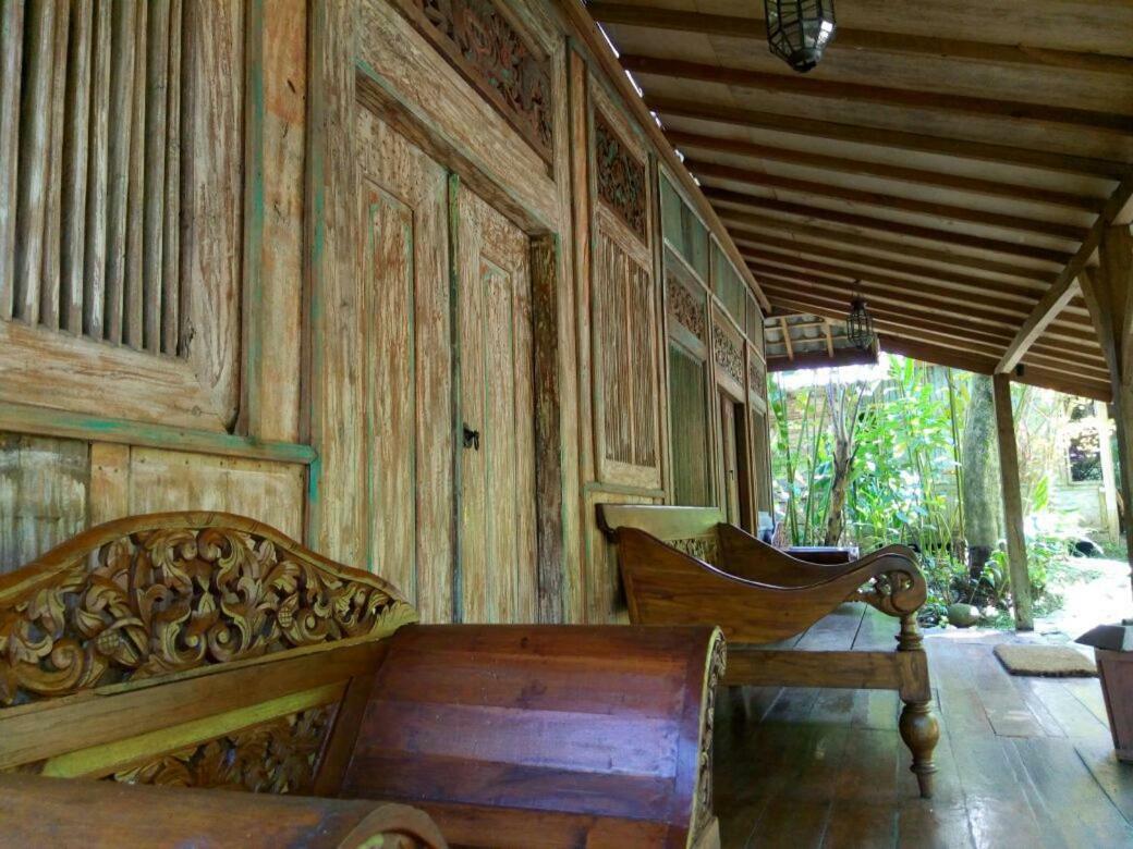 Imah Seniman Hotel Lembang Exterior photo